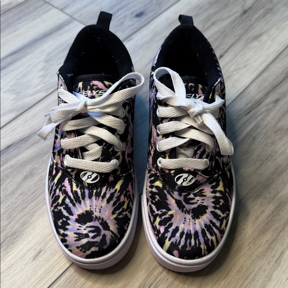 Stylish Kids' Tie-Dye Roller Shoes - Picture 3 of 9